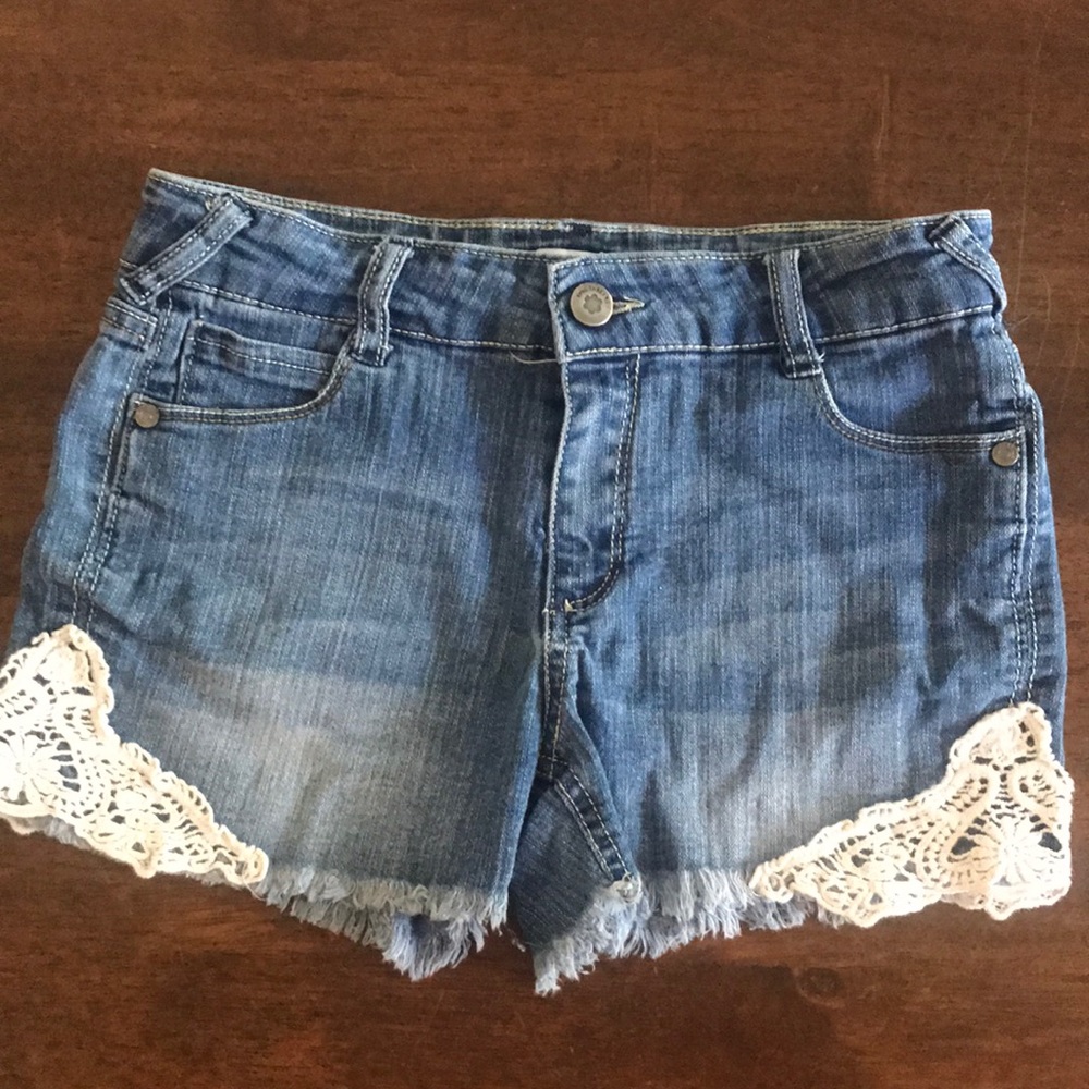 5/$25 Epic Threads Jean Crochet Lace Cutoff Shorts